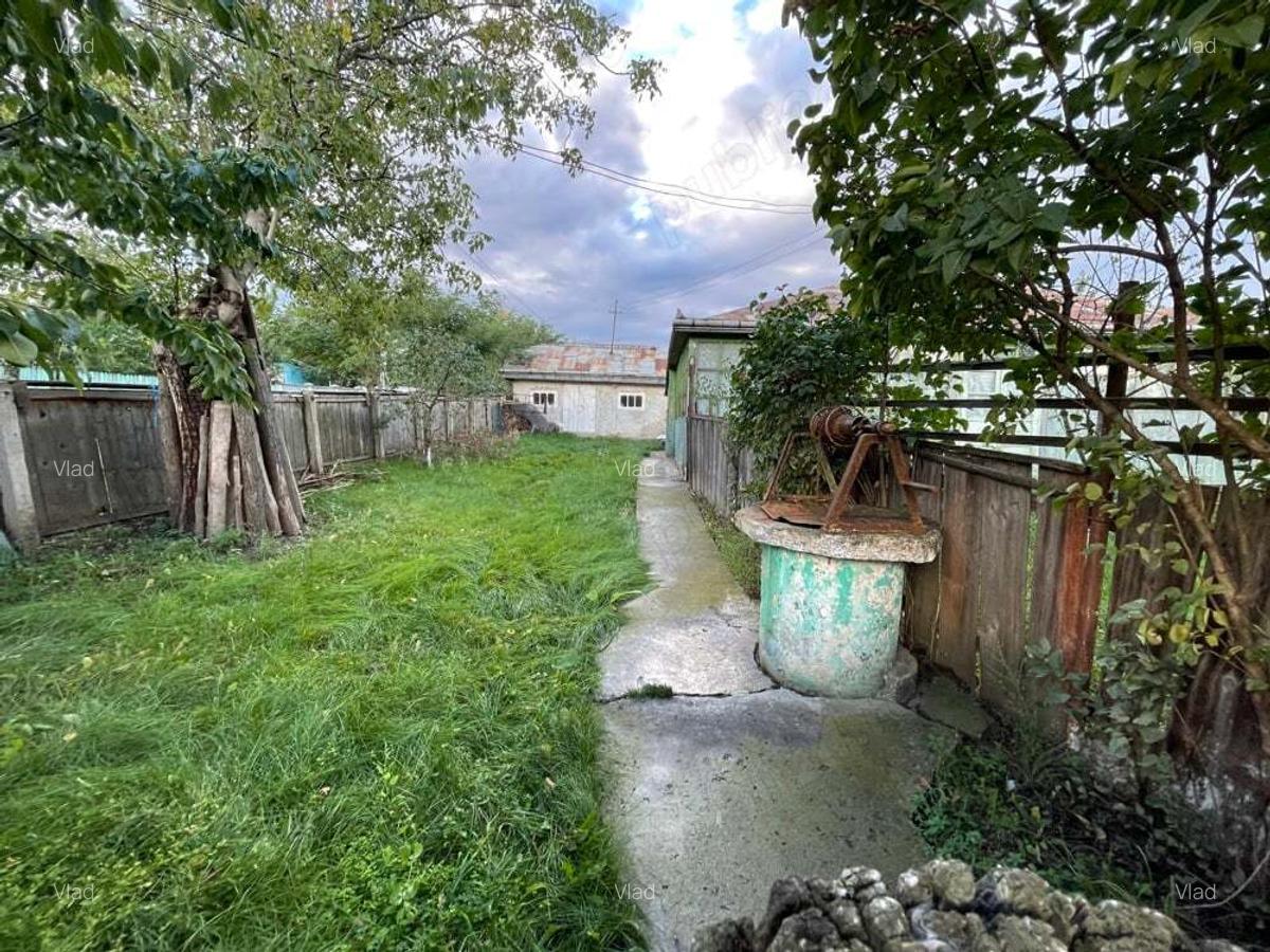 Casa si Gradina de Vanzare Pozitie Centrala pe Loc Drept - 4