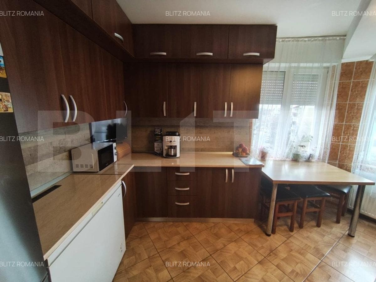 Apartament cu 4 camere decomandat, mobilat în Nufărul - 1