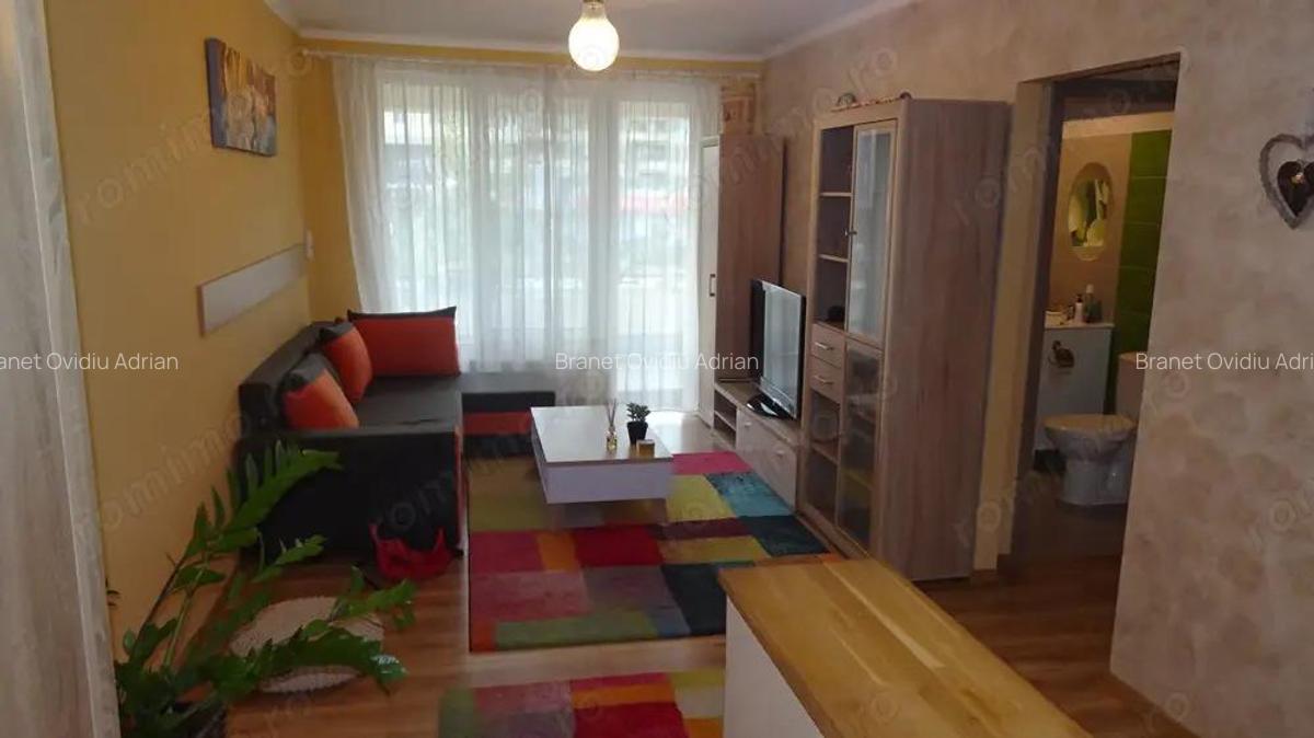 Inchiriez apartament 2 camere in Deva, zona ultracentrala (Casa de Cultura), etaj 1, - 2