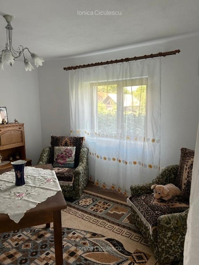 Casă cu anexe și grădină; Retevoiesti , 30Km Curte de Argeș și Câmpulung; locuib - 5