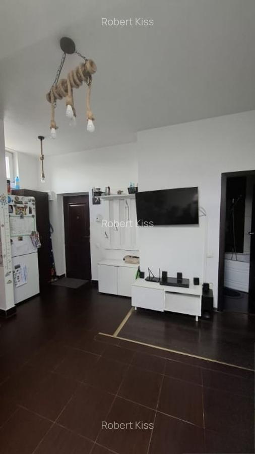 Apartament cu 3 camere, 65 mp, terasa ,parcare, zona Eroilor - 2