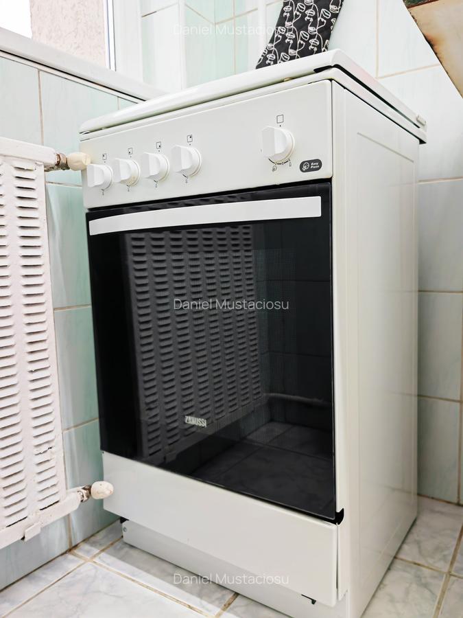 Piata Victoriei | vis a vis de metr.| Spatioasa in bl.anvelopat,vedere in piata - 15