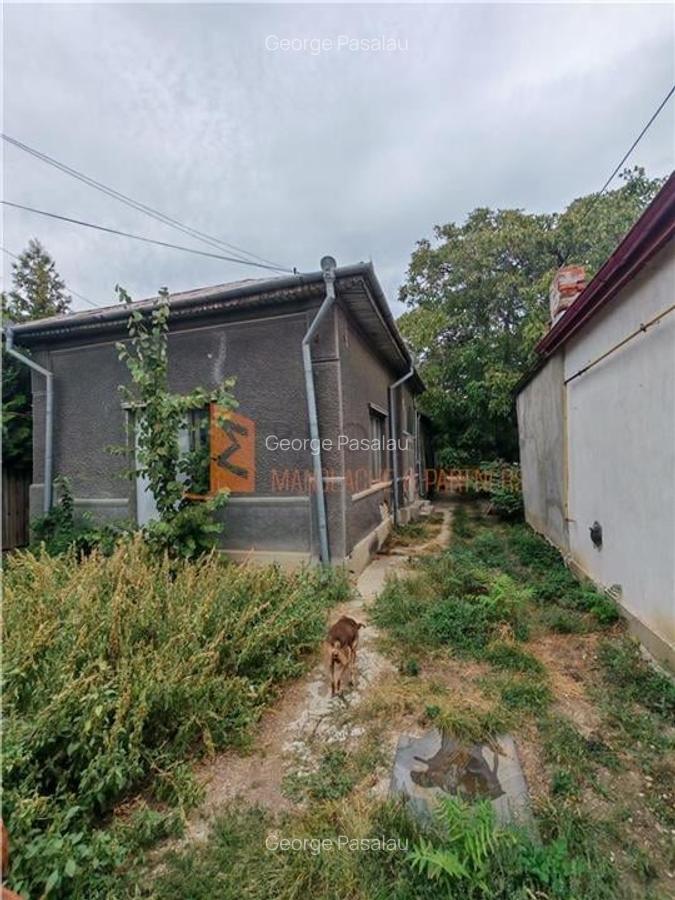 Casa de vanzare si teren 708 mp in zona Micro 5 - 1