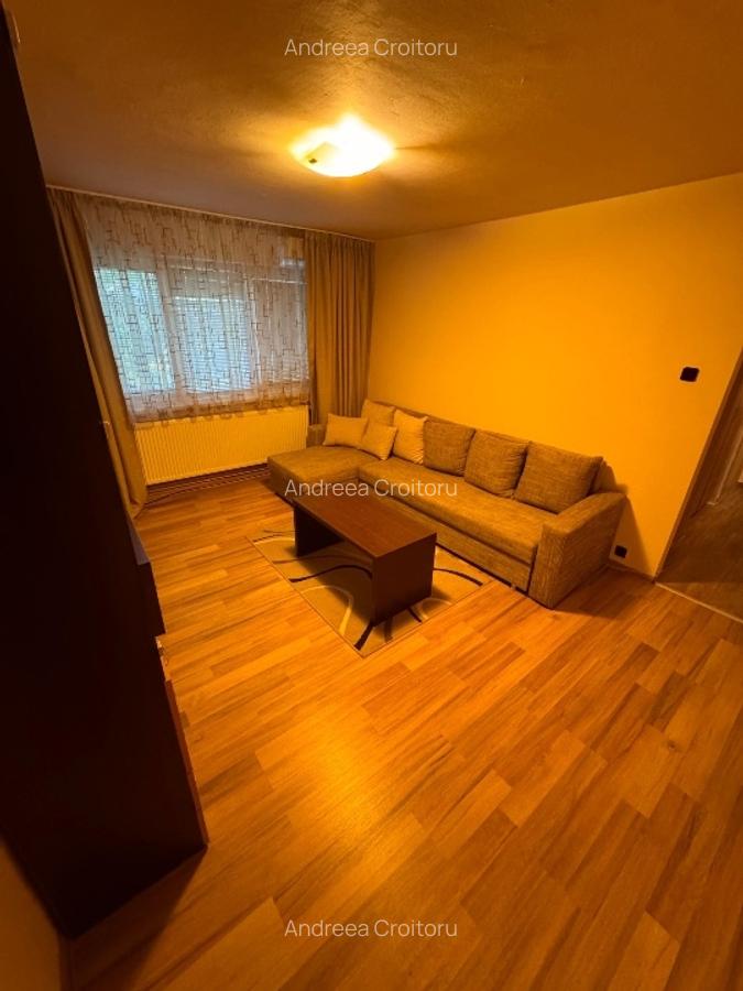Prima chirie: apartament cu 3 camere decomandat - 1