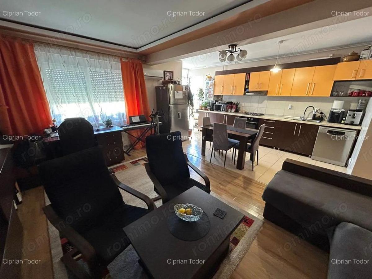 Apartament 3 camere, etaj 1 - zona Cetate - 7