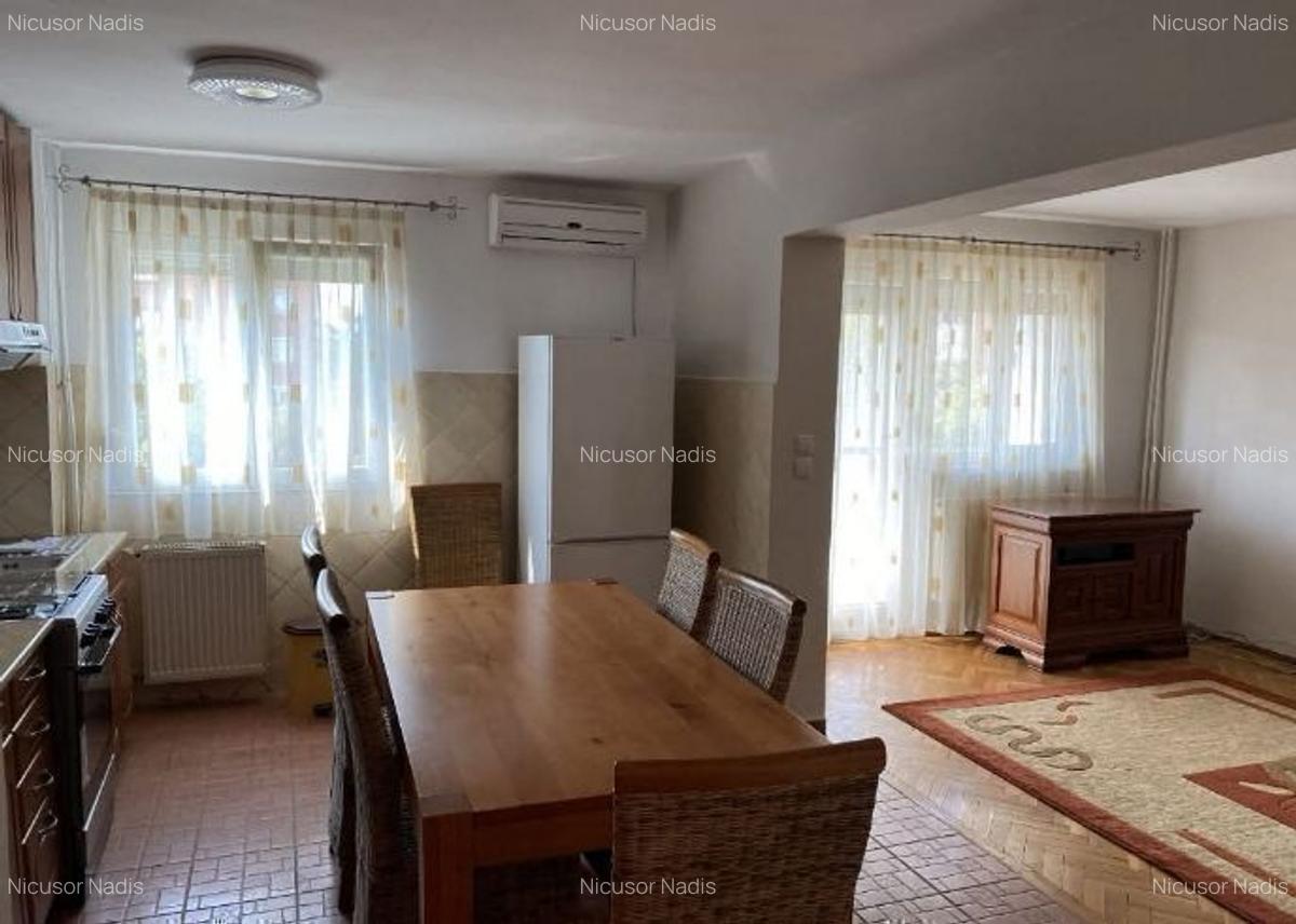 Apartament de vânzare - 3