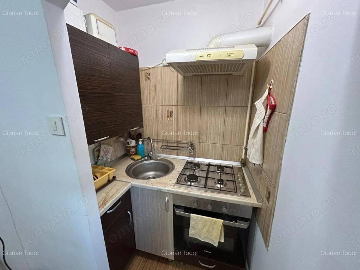 Apartament 3 camere, decomandat - zona Cetate - 8