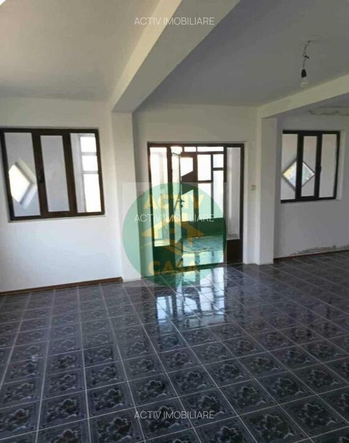Casa de vanzare, parter si etaj - 5