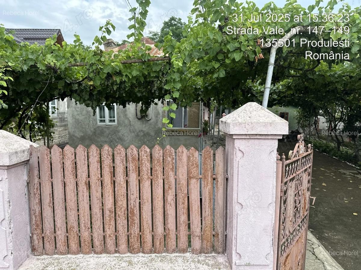 Casa de vanzare + teren in comuna Produlesti - 1