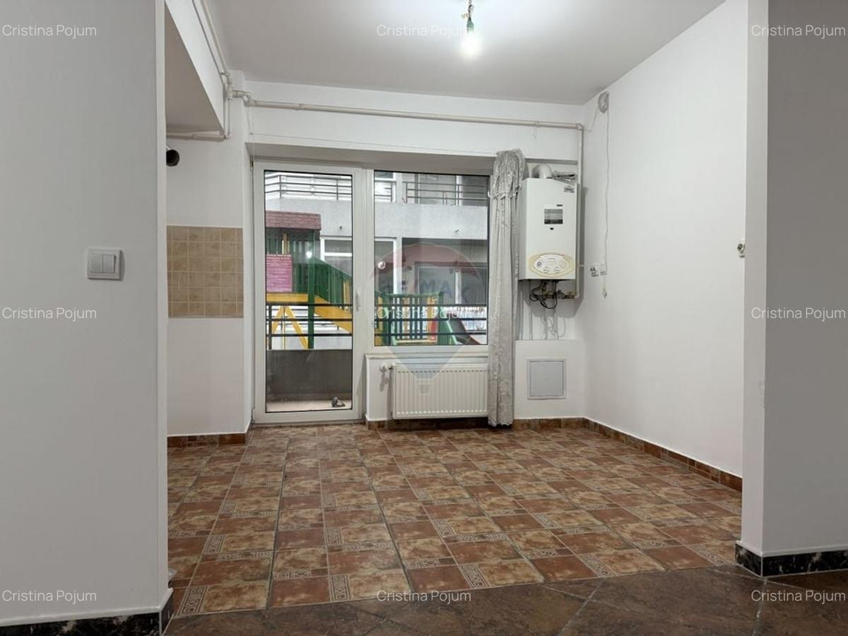 Apartament cu 3 camere de vanzare cu loc de parcare, Calea Barladului - 4
