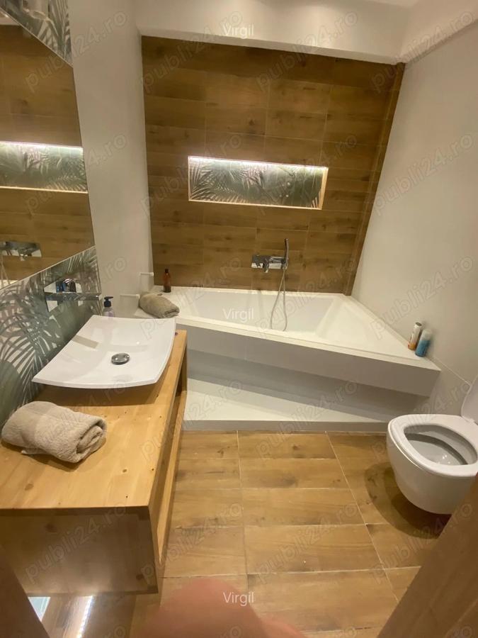 Apartament spatios de vanzare 3 camere Palazu Mare - 2