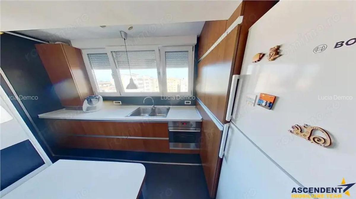 Apartament cu 2 camere,recompartimentat in 3 camere,54 mp,Grivitei. - 1