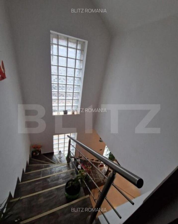 Casa de vanzare Podul Olt, zona centrala deosebita - 9