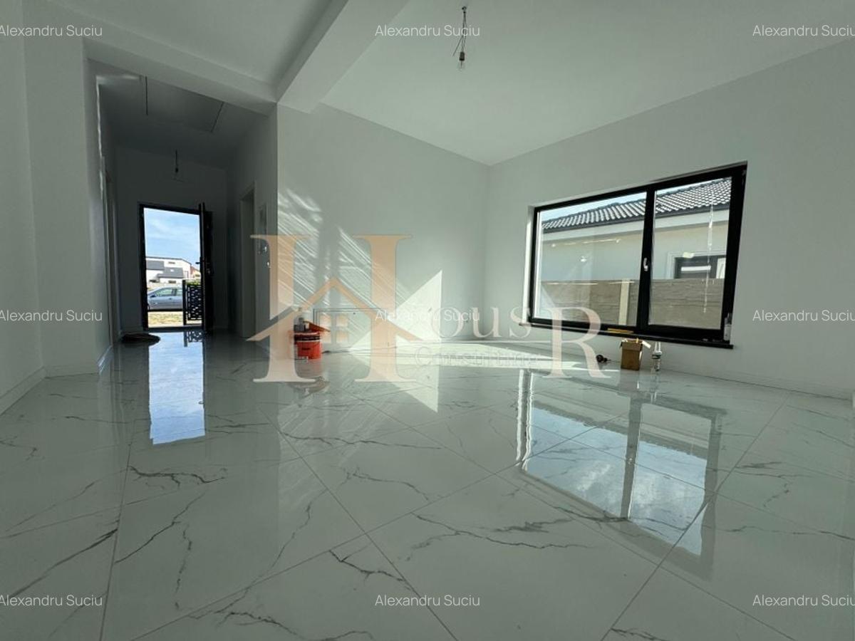 La 5 minute de 4 benzi.Toate Utilitatile.Teren 340 mp - 2