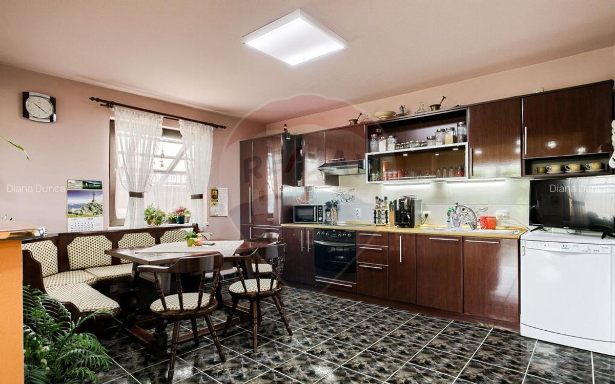 Casa primitoare de vanzare in localitatea Lipova - 15