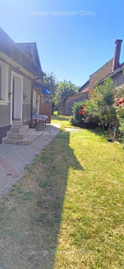 Casa batraneasca solida in zona semicentrala foarte linistita - 1