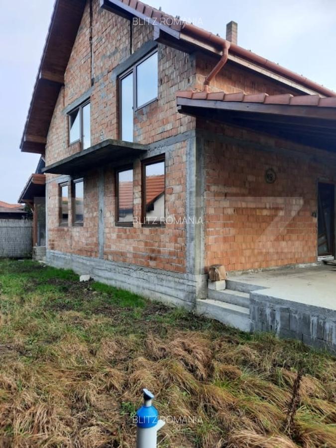 Casa la rosu de vanzare 242mp construiti, 500 mp teren - Paulesti - 2