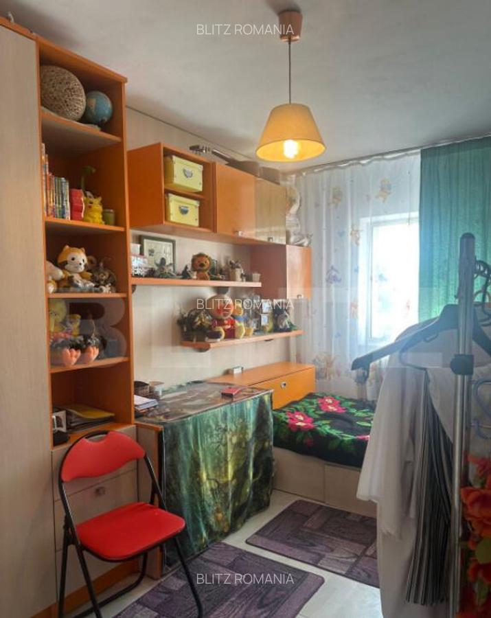 Apartament 4 camere, 2 bai, balcon, 81 mp, zona excelenta M - 8