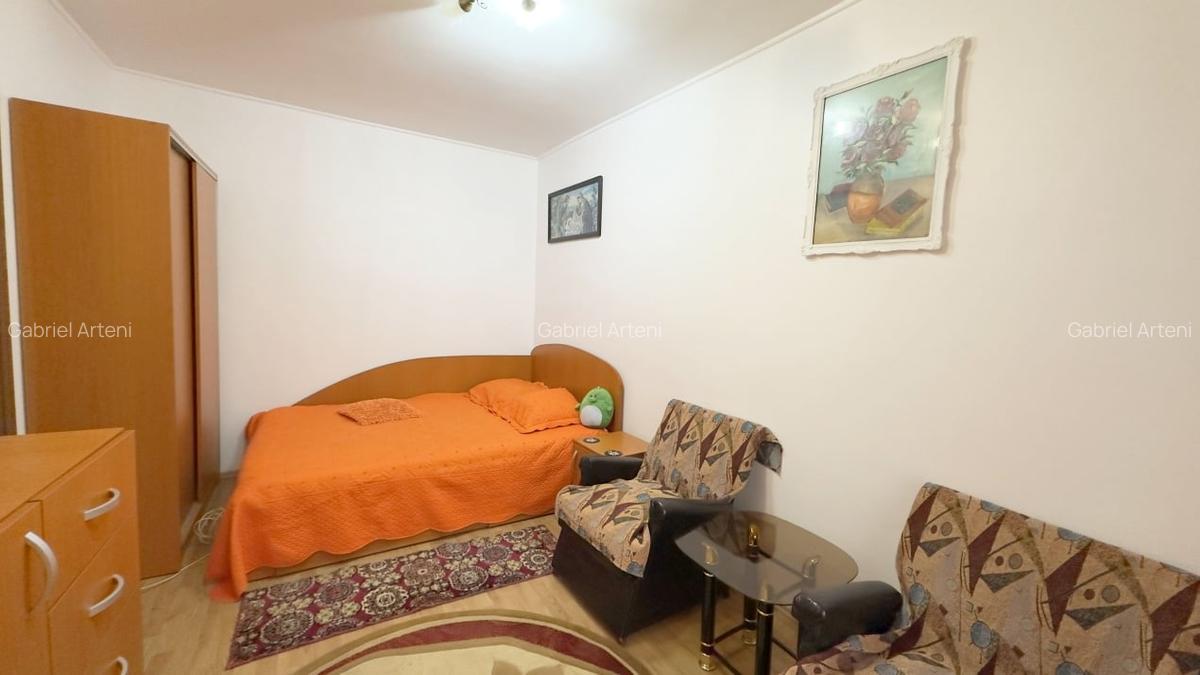 Piata Veteranilor, garsoniera luminoasa! - 2