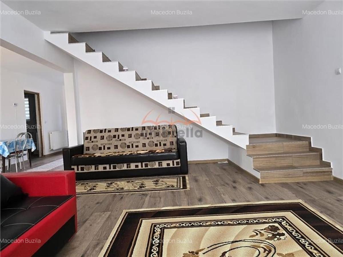 Casa de vanzare in Fundatura front 25m la E576/ 1C. - 28