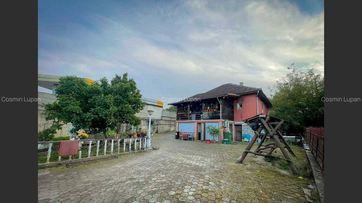 Casa 7 camere, teren 590 mp in Calnic - 1