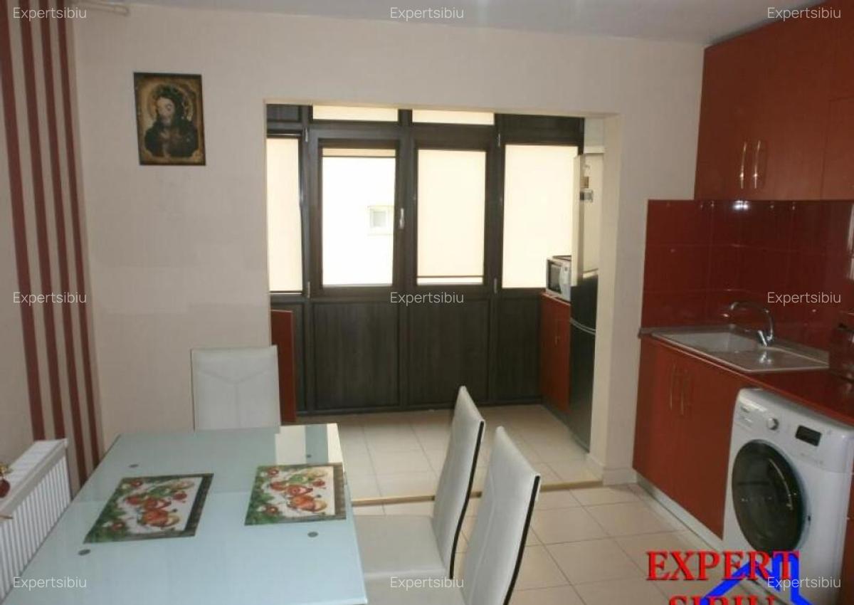 Apartament 2 camere decomandat de lux , zona Centrala - 2