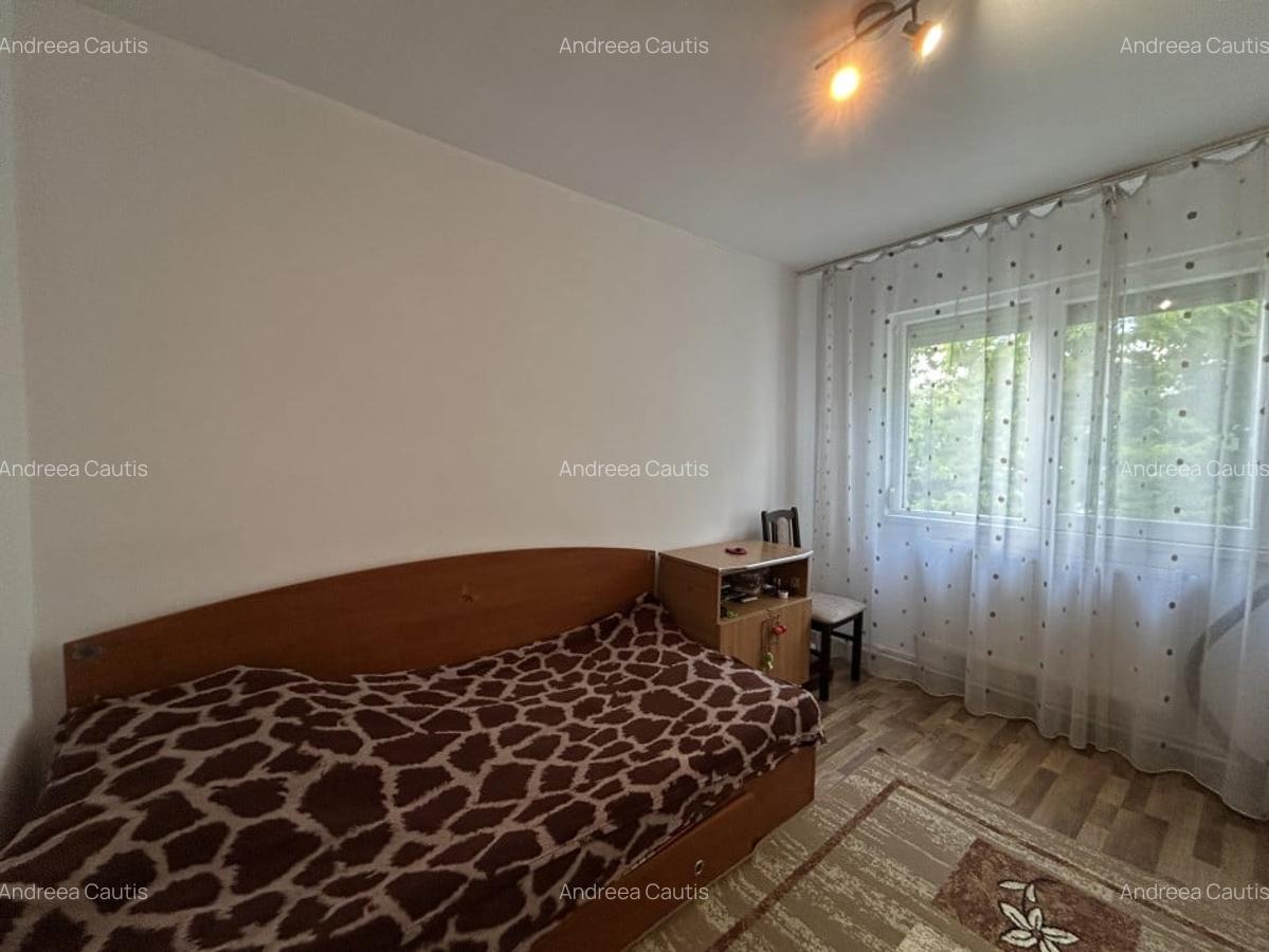 Apartament 3 camere, semidecomandat, etajul 3/4, zona P-ta Doina - 8