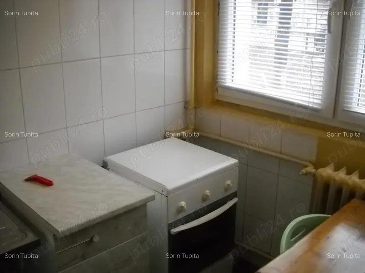 Garsoniera Iancului, Ferdinand, Dimitrov - 4