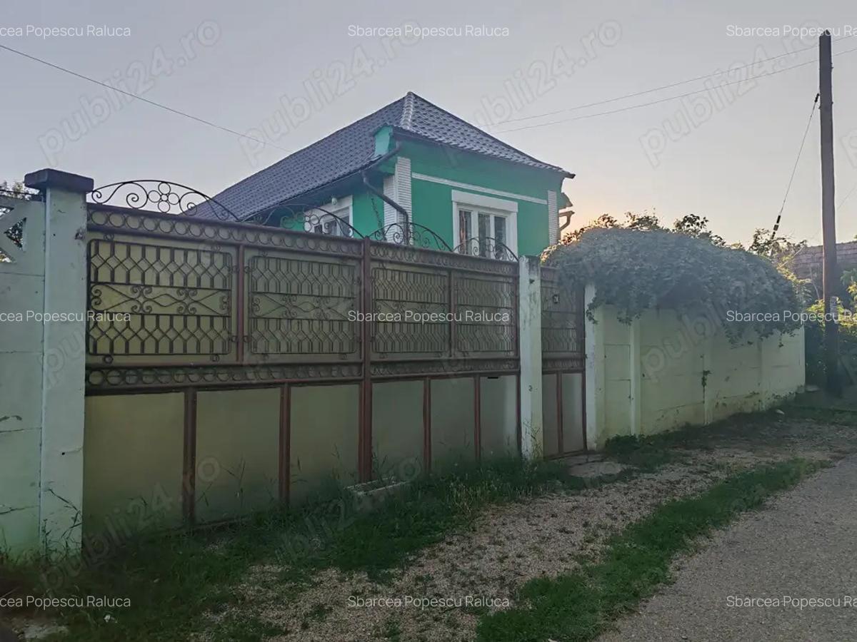 Casa de vanzare langa padure-liniste, aer curat ?i peisaje de vis - 1