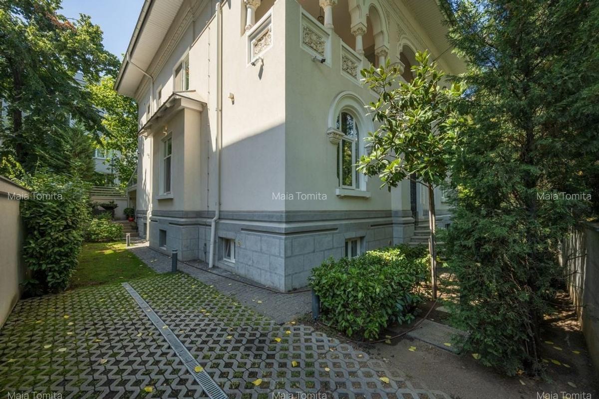 Vilă interbelică restaurată cu eleganță / Cartierul Capitale - 1