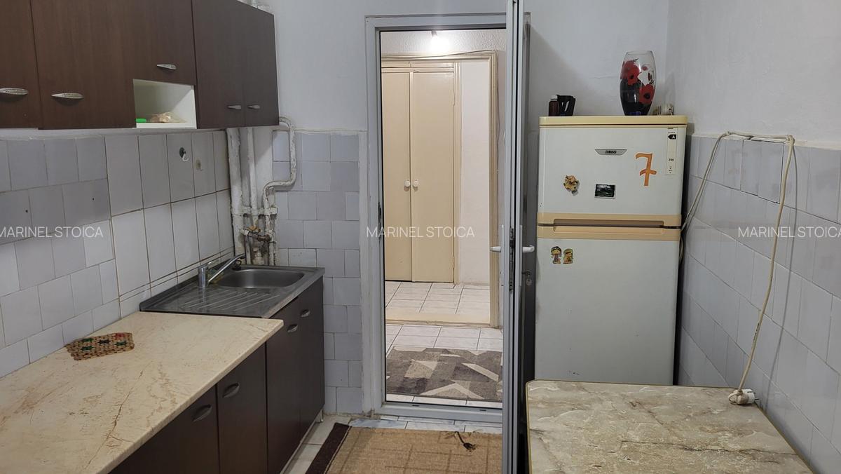 De inchiriat apartament 2 camere, situat etaj 1 in bloc mic, zona Hotel Vrancea. - 10