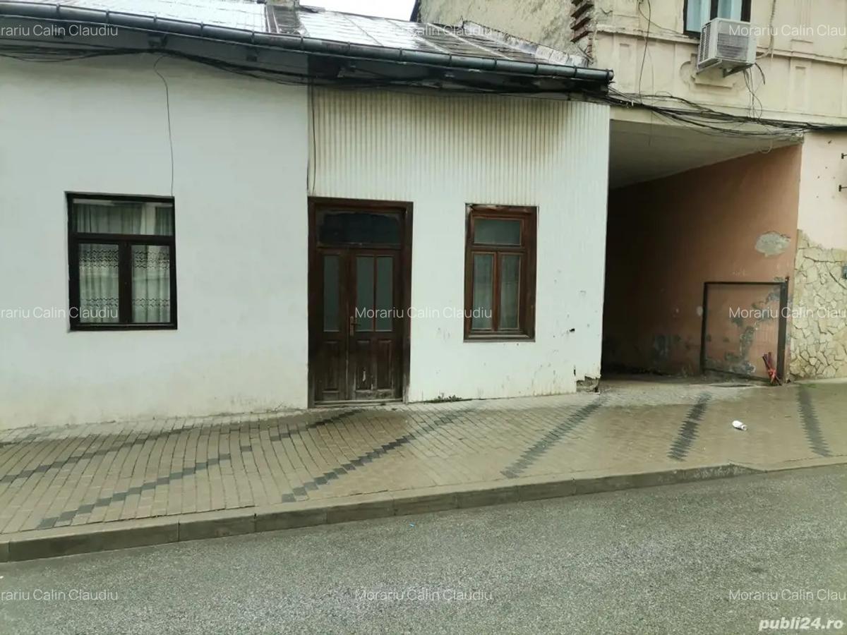 Casa cu 2 camere,bucatarie,magazie,teren 96m2,pt spatii comercial birouri,in zona centrala la strada - 8