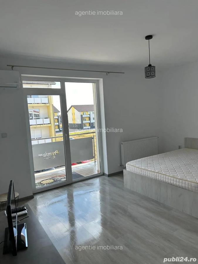 Bloc nou,et II, decomandat, mobilat. - 1