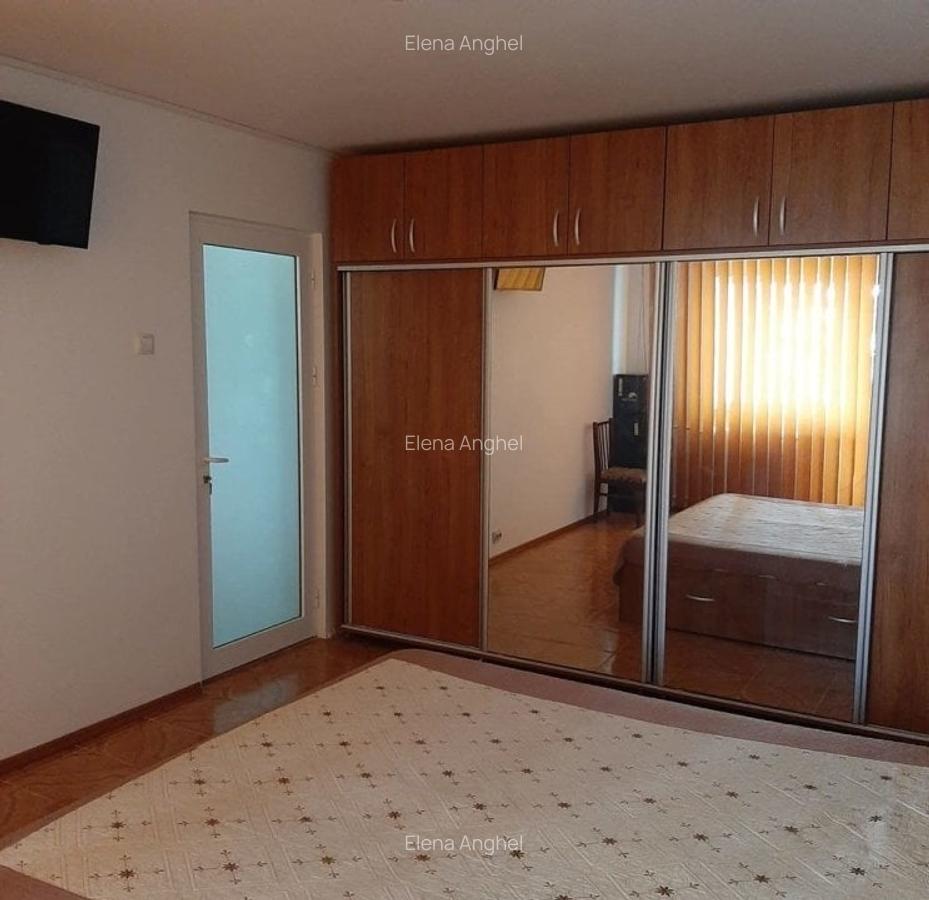 Apartament cu 3 camere decomandat în Apărătorii Patriei - 2