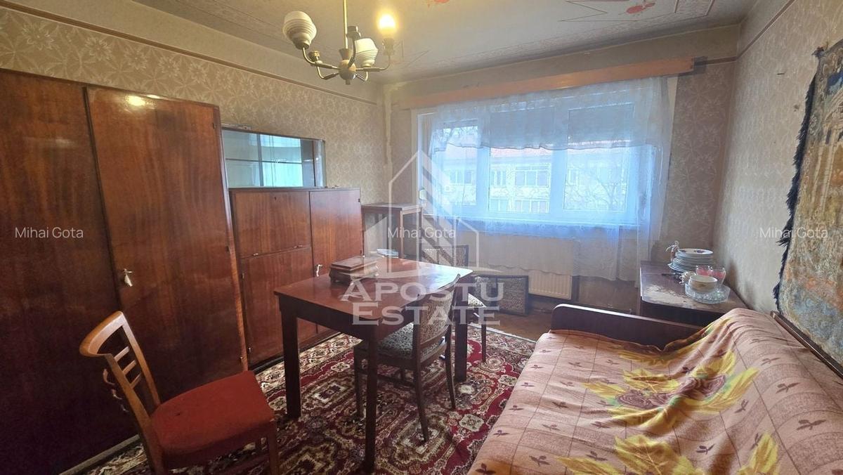 Apartament cu 4 camere, centrala proprie, zona Dacia - 1