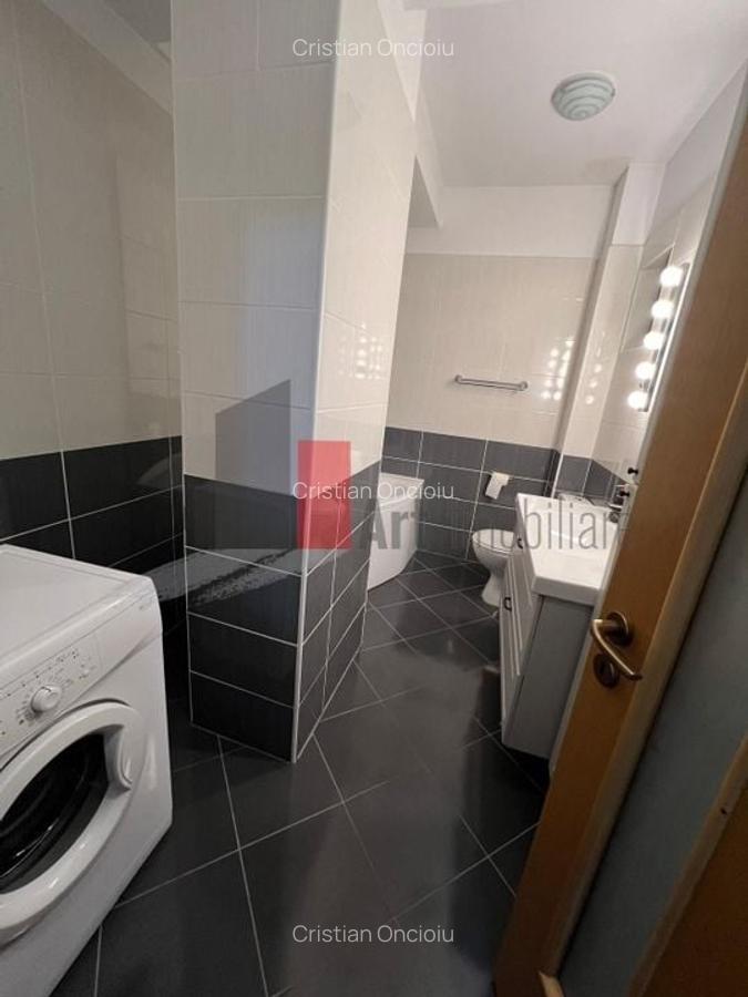 Apartament cu 3 camere semidecomandat în 1 Mai - 15