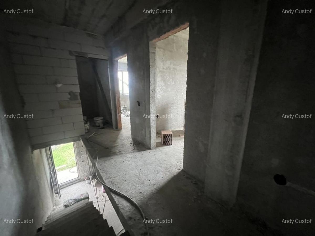 Duplex la gri 175 mp utili 58 mp demisol curte 180 mp  3 bai 3/4 dormitoare - 9