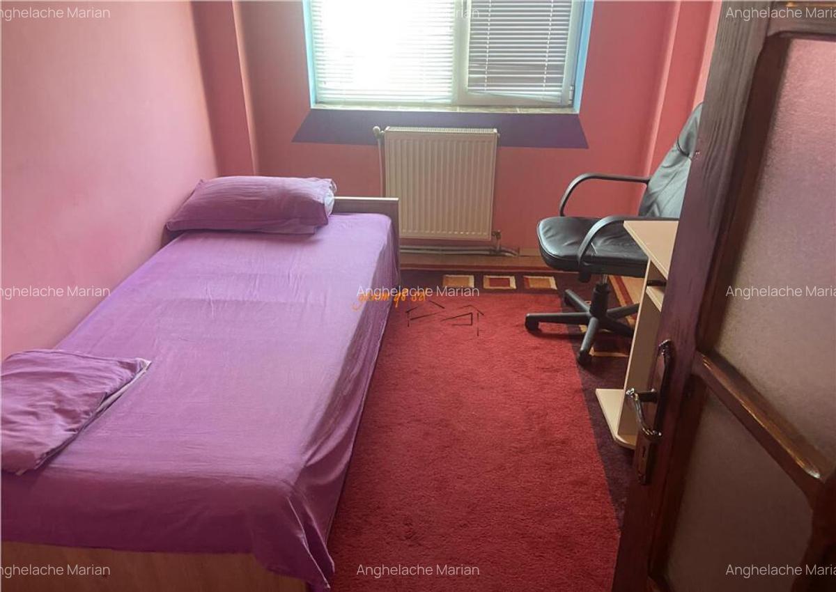 Apartament 3 camere , zona centrala -Inspectoratul Scolar ,d - 8
