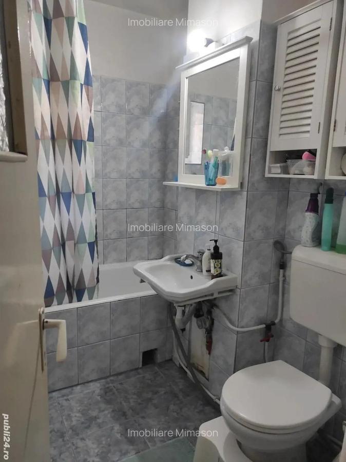 Ap cu 3 camere decomandat etaj 2 - 9