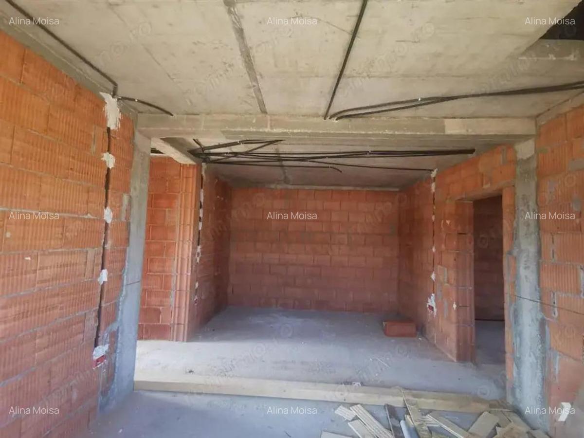 Duplex pe plan - 2 bai - canalizare - personalizare interioara - bucatarie inchisa - 3