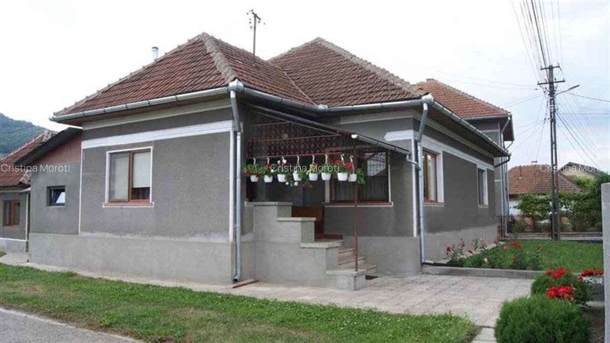 Casă cu 4 camere în Crișcior - 2