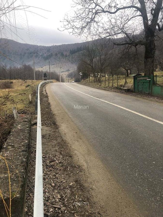 Va salut,se vand doua cabane,la pre? de una - 7