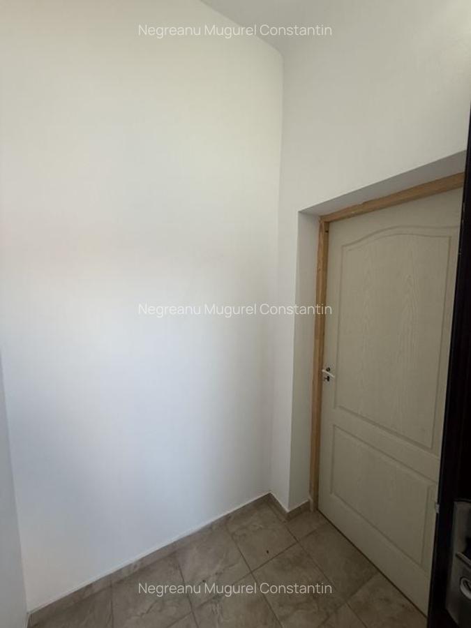2 corpuri de Casă renovate + teren 125 mp Campina - 22