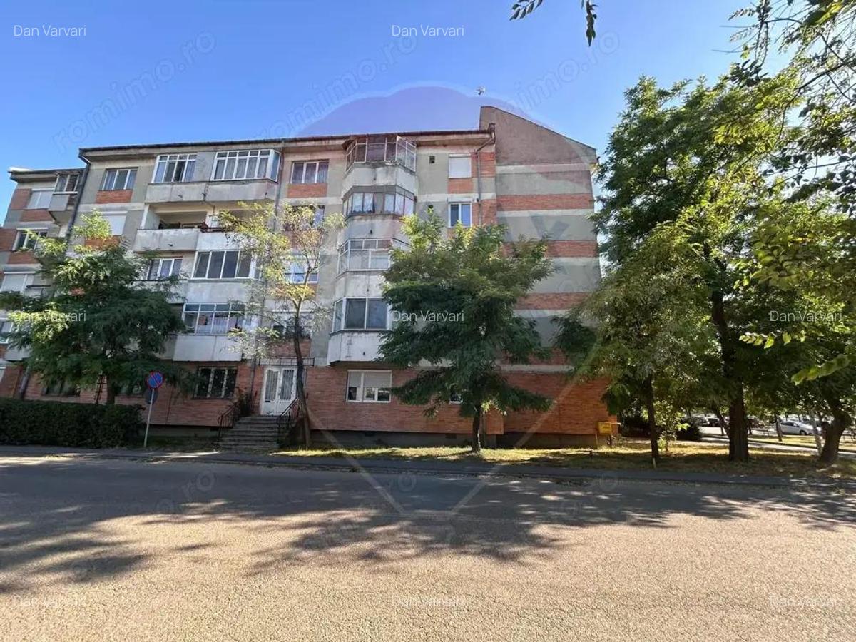 Apartament 3 camere in zona Central (zona OMV) Salonta - 13