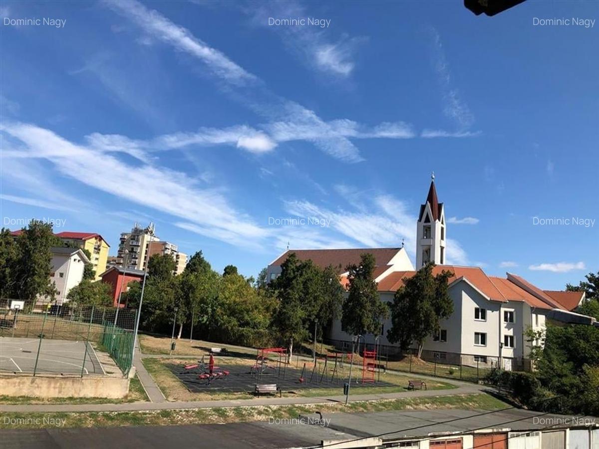 Apartament cu 4 camere decomandat în Dacia - 13