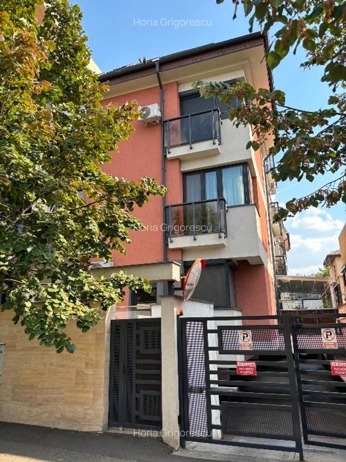 Apartament modern de 2 camere cu terasă și loc de parcare subteran - 1