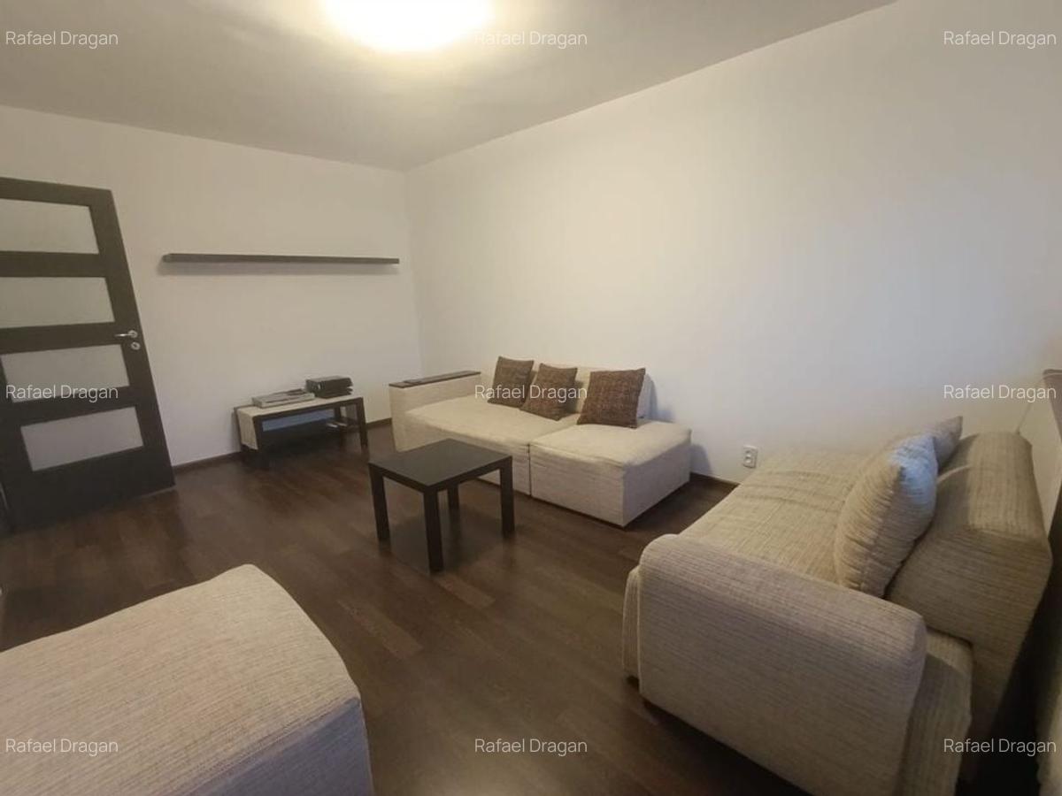 De închiriat 3 camere decomandat, 2 băi, metrou 1 Decembrie - 1