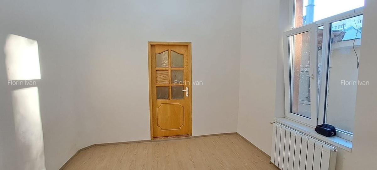 Tineretului, 350 m metrou, casa 2 camere + curte, pretabila investitie - 6