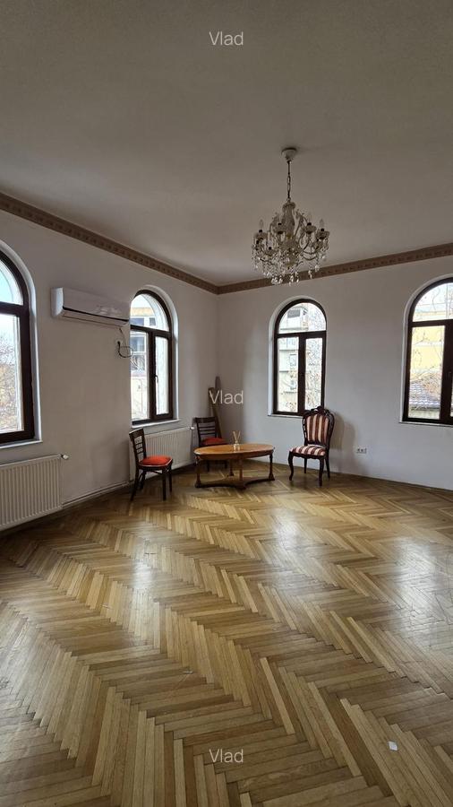 Spatiu generos de inchiriat- 4 camere in stil vintage - 2 Spatiu generos de inchiriat- 4 camere in stil vintage - 2