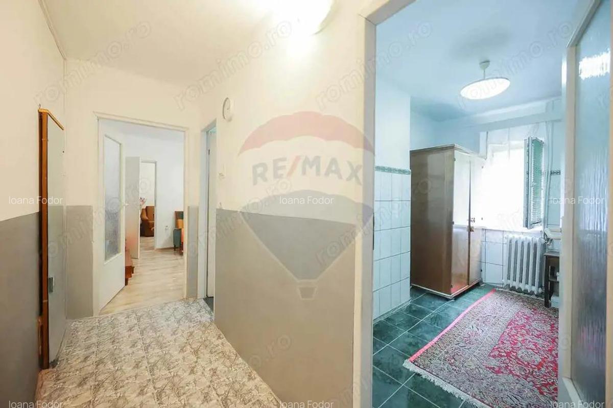 Apartament cu 2 camere de vanzare, etaj 1, in zona Rogerius - 7